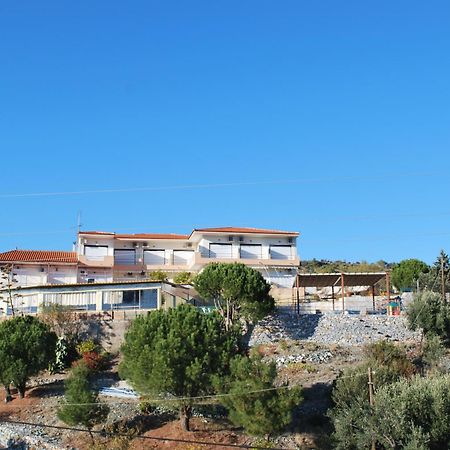 Blue Bay Hotel Charamida 外观 照片