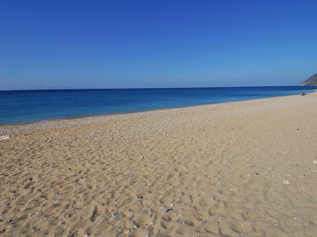 Blue Bay Hotel Charamida 外观 照片