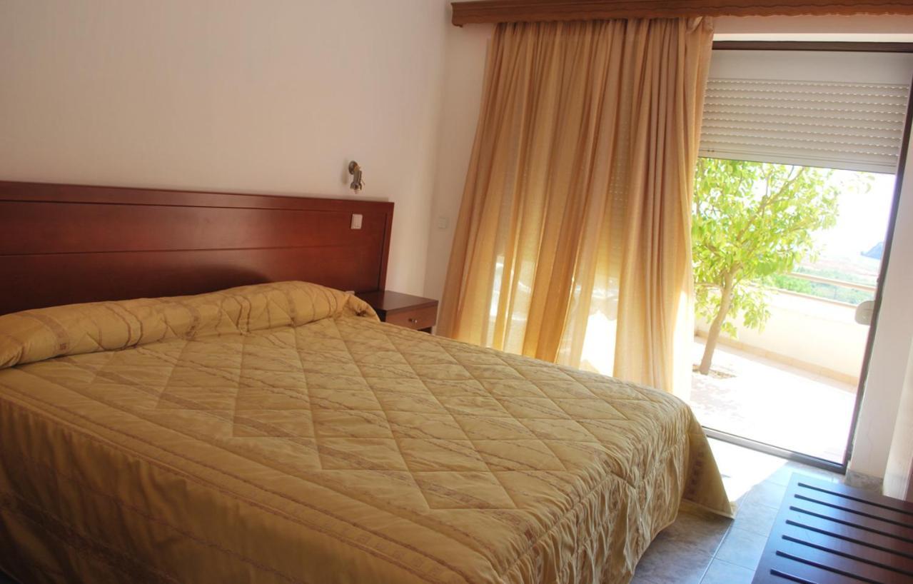Blue Bay Hotel Charamida 外观 照片