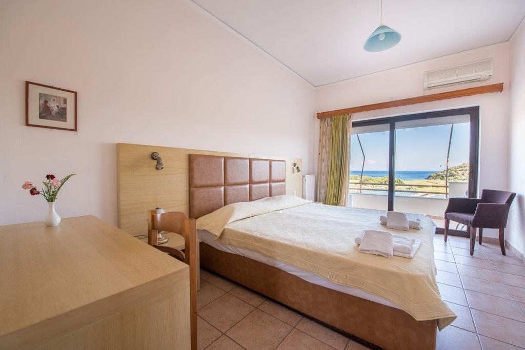 Blue Bay Hotel Charamida 外观 照片