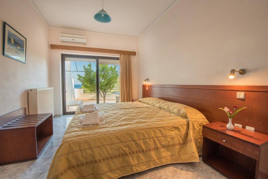 Blue Bay Hotel Charamida 外观 照片