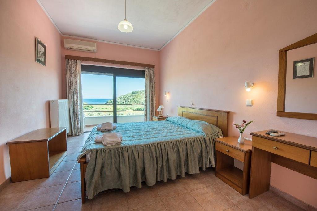 Blue Bay Hotel Charamida 外观 照片